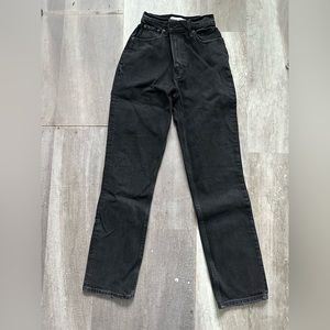 Abercrombie NWT 90’s ultra high-rise jean in black size 00/24